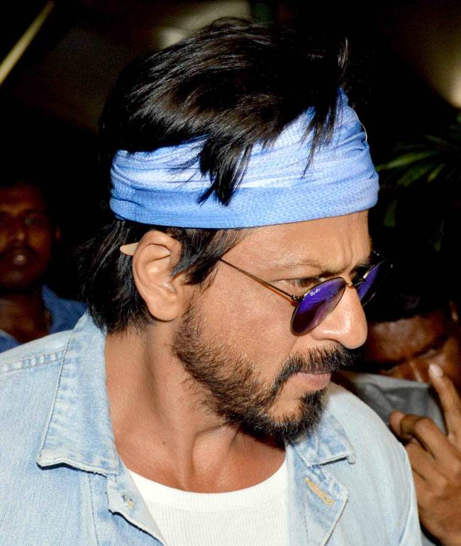 'तलवार' की स्क्रीनिंग पर दीपिका तो गौरी के बर्थडे के लिए शाहरुख लौटे मुंबई