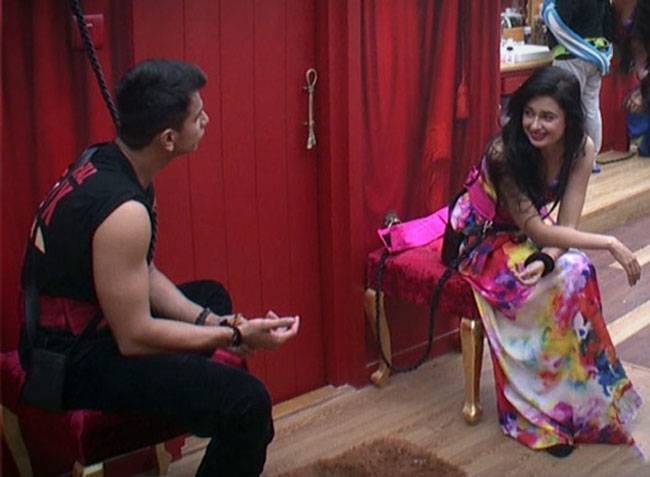 Bigg Boss 9: मंदाना और रोशेल में छिड़ी जंग