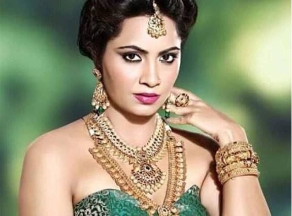 PICS: कौन है अफरीदी संग रिश्ते को लेकर चर्चा में आई अर्शी खान?