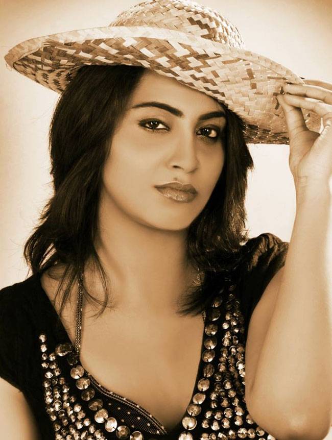 PICS: कौन है अफरीदी संग रिश्ते को लेकर चर्चा में आई अर्शी खान?