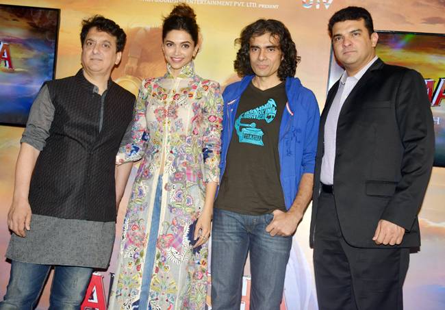 'तमाशा' के म्यूजिक लॉन्च पर दीपिका और रणबीर का खास अंदाज