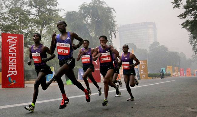 दिल्ली हाफ मैराथन में प्रकाश झा, बिपाशा ने बढ़ाया उत्साह