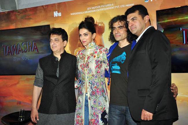 'तमाशा' के म्यूजिक लॉन्च पर दीपिका और रणबीर का खास अंदाज