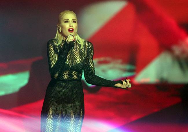 AMAs 2015: सिलेन डियोन, सेलिना गोमेज और जस्टिन बीबर की शानदार परफॉर्मेंस