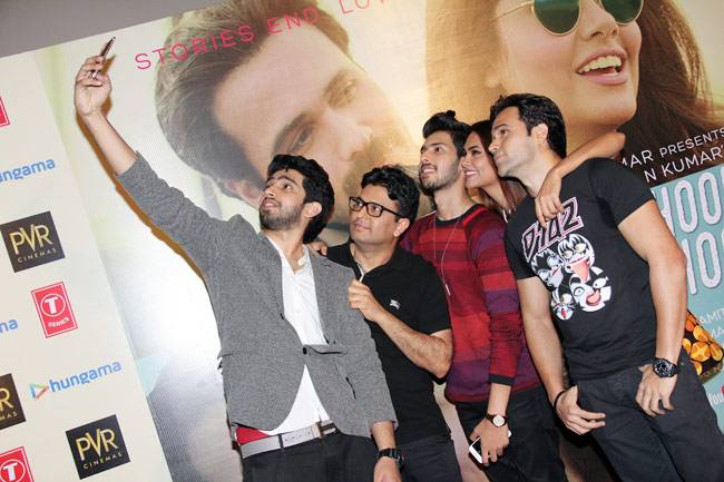 अपने नए गाने के लॉन्च पर इमरान हाशमी और ईशा गुप्ता