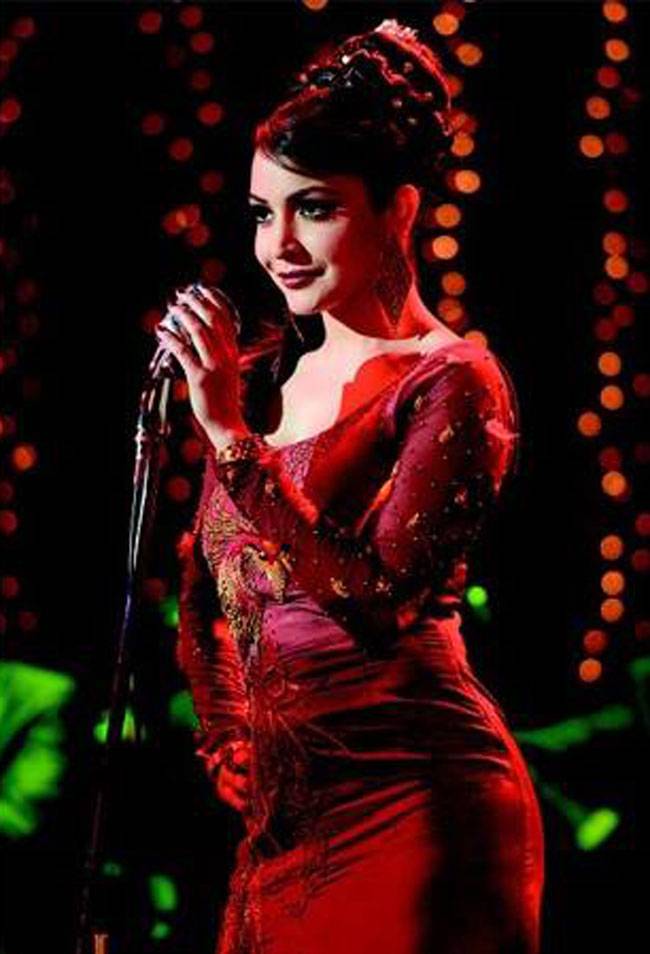 कौन सी बॉलीवुड एक्ट्रेस का पीरियड लुक आपको सबसे अच्छा लगा!