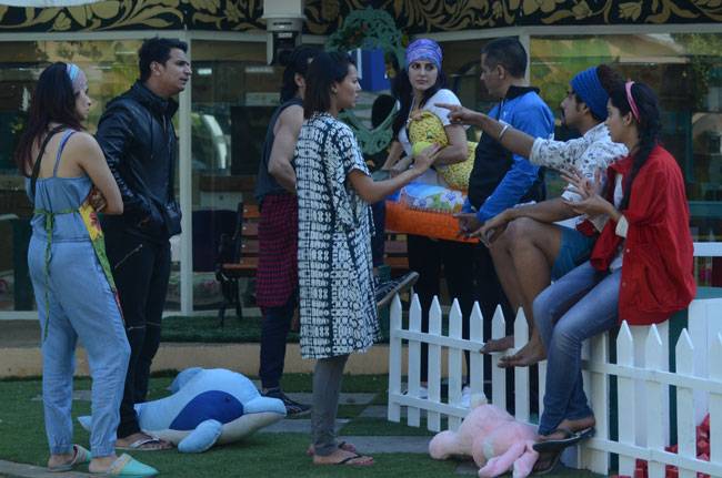 Bigg Boss 9: घरवालों में हुई जमकर नोंक-झोंक