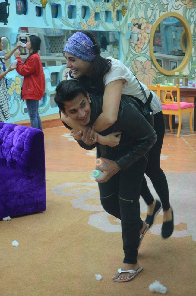 Bigg Boss 9: घरवालों में हुई जमकर नोंक-झोंक