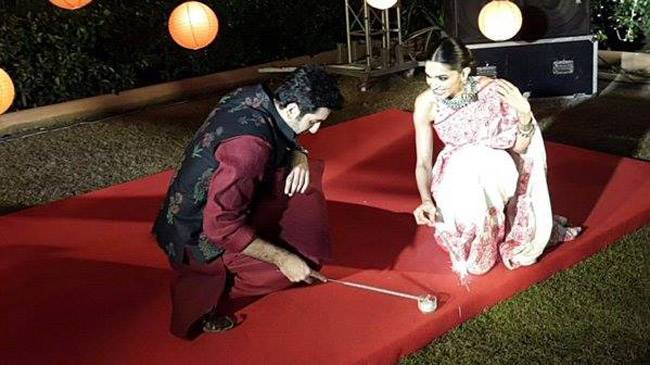 दिवाली मनाने में जुटे बॉलीवुड सितारे, दिल्ली भी गुलजार