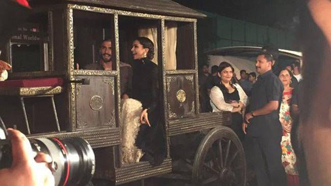 'बाजीराव मस्तानी' के ट्रेलर लॉन्च पर पहुंचे दीपिका-रणवीर