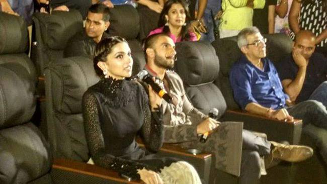 'बाजीराव मस्तानी' के ट्रेलर लॉन्च पर पहुंचे दीपिका-रणवीर