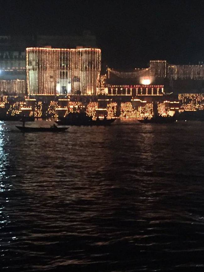 सोनम कपूर ने बनारस में मनाई देव दिवाली