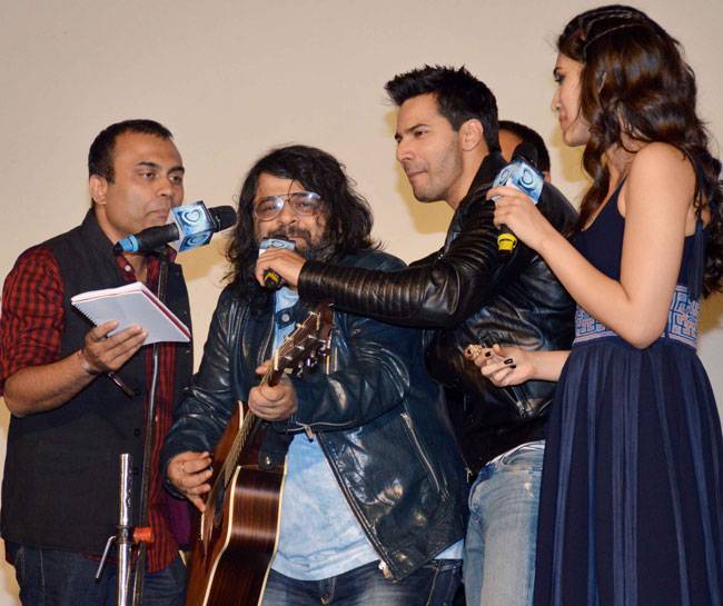 'दिलवाले': काजोल नहीं कृति सैनन संग शाहरुख कर रहे हैं रोमांस