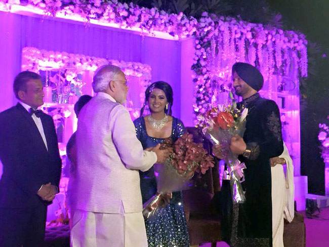 हरभजन-गीता बसरा के रिसेप्शन में पहुंचे PM मोदी और मनमोहन सिंह