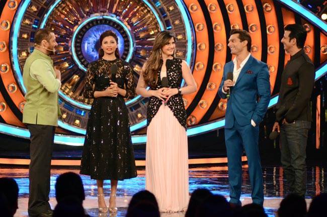 Bigg Boss 9:  सलमान के साथ डेजी और जरीन ने जमकर लगाए ठुमके