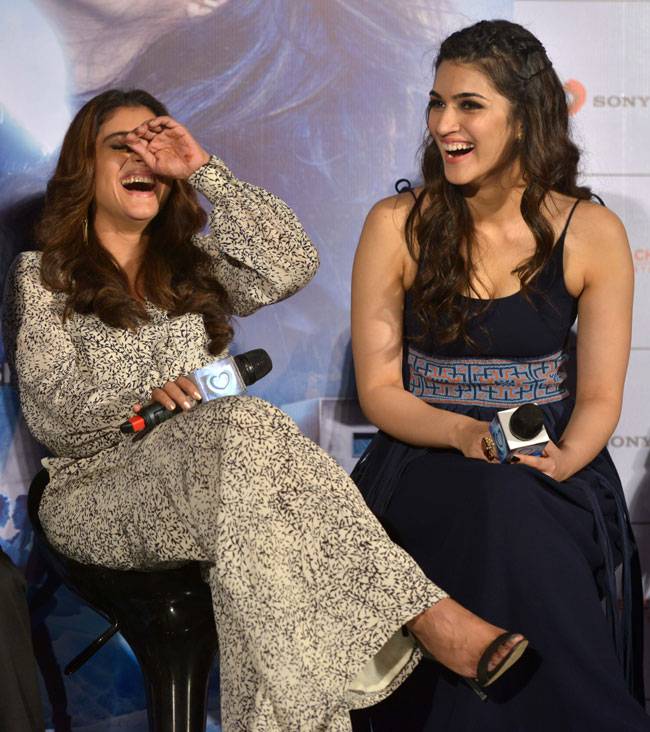 'दिलवाले': काजोल नहीं कृति सैनन संग शाहरुख कर रहे हैं रोमांस