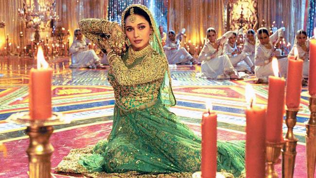 कौन सी बॉलीवुड एक्ट्रेस का पीरियड लुक आपको सबसे अच्छा लगा!