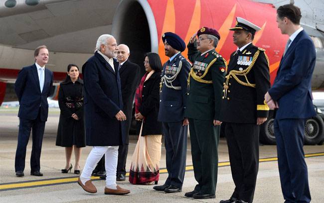 तस्वीरें: 10 डाउनिंग स्ट्रीट से लेकर ब्रिटिश संसद तक PM मोदी का जलवा