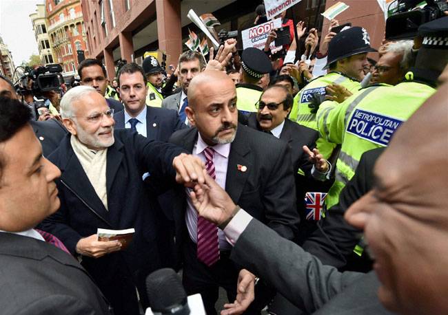 तस्वीरें: 10 डाउनिंग स्ट्रीट से लेकर ब्रिटिश संसद तक PM मोदी का जलवा