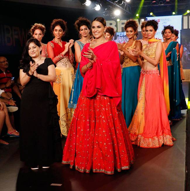 इंडिया बीच फैशन वीक 2015: ऋचा चड्ढा और नेहा धूपिया का दिखा जलवा