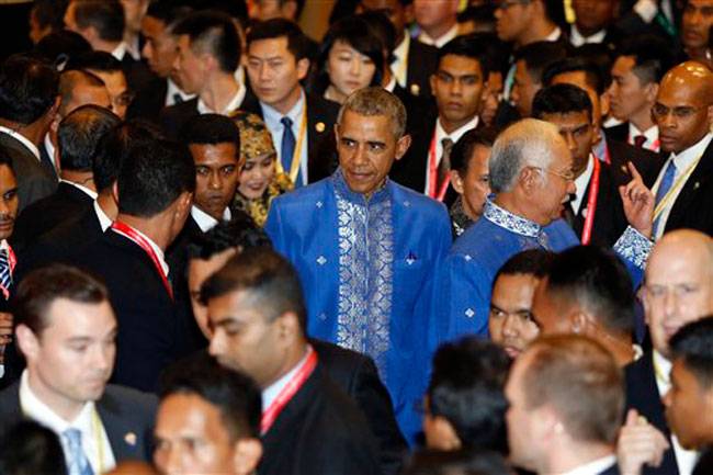 मलेशिया: डिनर पार्टी में PM मोदी का रंग-बिरंगा अंदाज