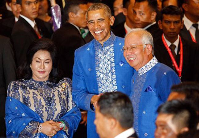 मलेशिया: डिनर पार्टी में PM मोदी का रंग-बिरंगा अंदाज