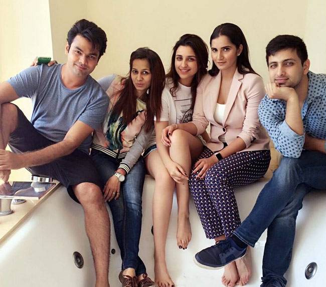 गोवा ट्रिप पर सानिया मिर्जा संग परिणीति चोपड़ा की मस्ती