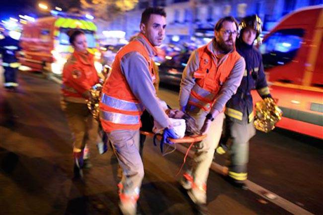 पेरिस आतंकी हमला: खौफ का मंजर तस्वीरों में