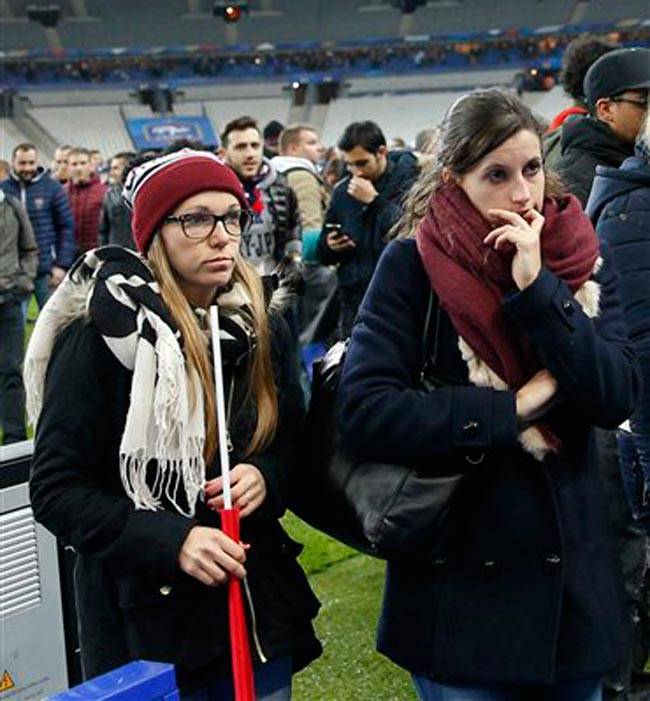 पेरिस आतंकी हमला: खौफ का मंजर तस्वीरों में