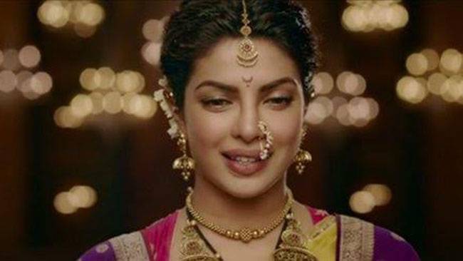 'बाजीराव मस्तानी' के ट्रेलर लॉन्च पर पहुंचे दीपिका-रणवीर