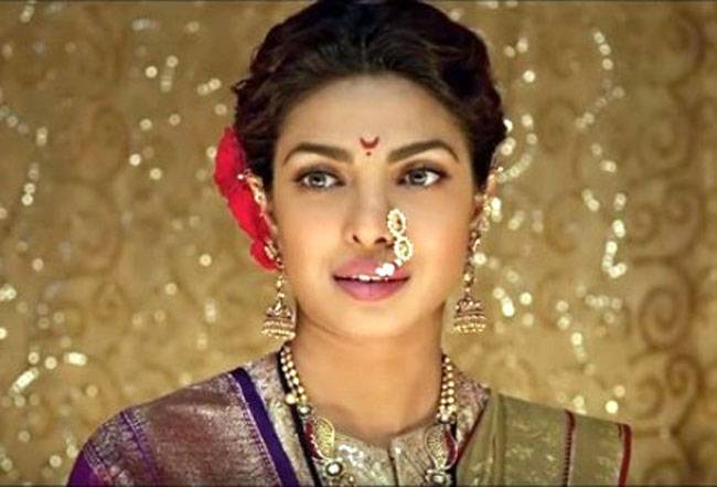 कौन सी बॉलीवुड एक्ट्रेस का पीरियड लुक आपको सबसे अच्छा लगा!