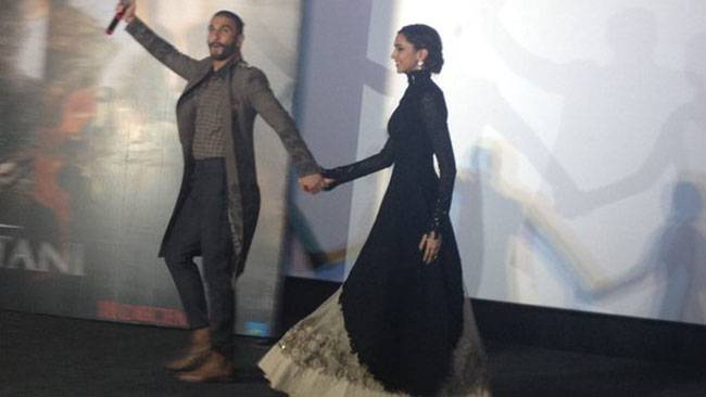 'बाजीराव मस्तानी' के ट्रेलर लॉन्च पर पहुंचे दीपिका-रणवीर