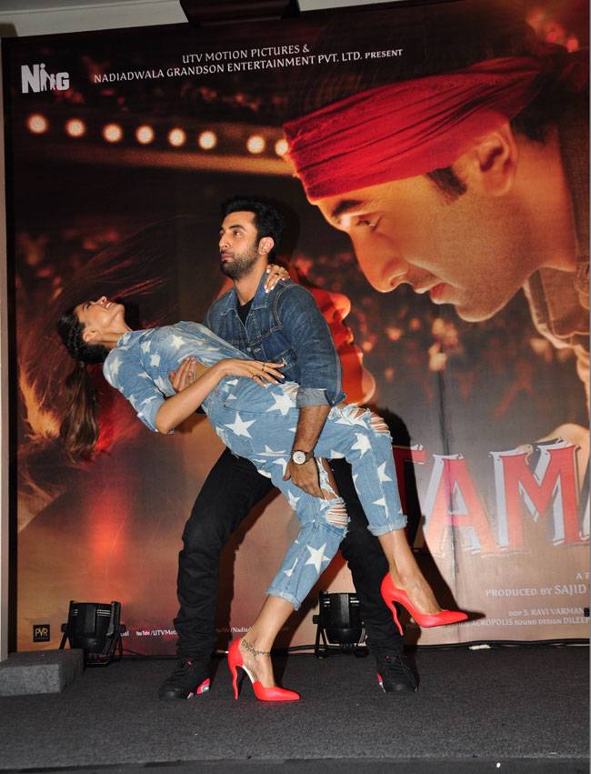 जब रणबीर ने दीपिका को गोद में उठाया...