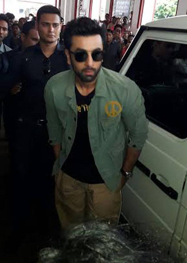 रणबीर और दीपिका ने ट्रेन में किया 'तमाशा', देखें तस्वीरें