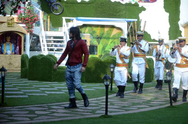 Bigg Boss 9: रिषभ की एंट्री ने मचाया हंगामा...