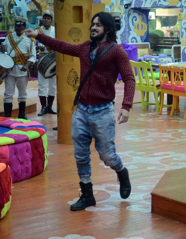 Bigg Boss 9: रिषभ की एंट्री ने मचाया हंगामा...