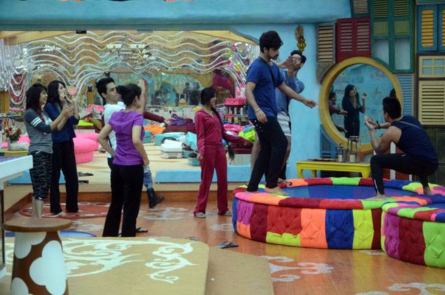 Bigg Boss 9: रिषभ की एंट्री ने मचाया हंगामा...