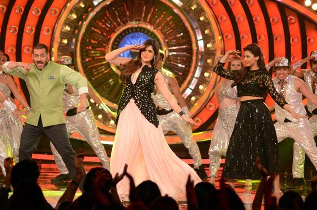 Bigg Boss 9:  सलमान के साथ डेजी और जरीन ने जमकर लगाए ठुमके