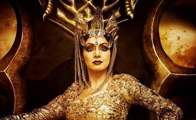 कौन सी बॉलीवुड एक्ट्रेस का पीरियड लुक आपको सबसे अच्छा लगा!