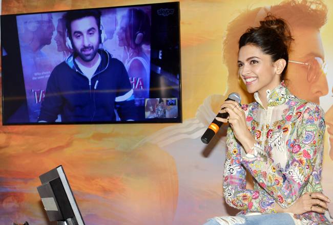 'तमाशा' के म्यूजिक लॉन्च पर दीपिका और रणबीर का खास अंदाज