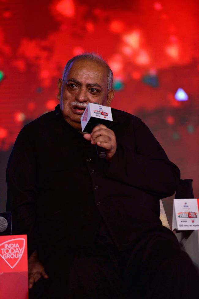 ‎Agenda15‬: शायरी और स्माइली पर मुनव्वर राना, कुमार विश्वास, अन्नू कपूर और अमीश त्रिपाठी की जुगलबंदी