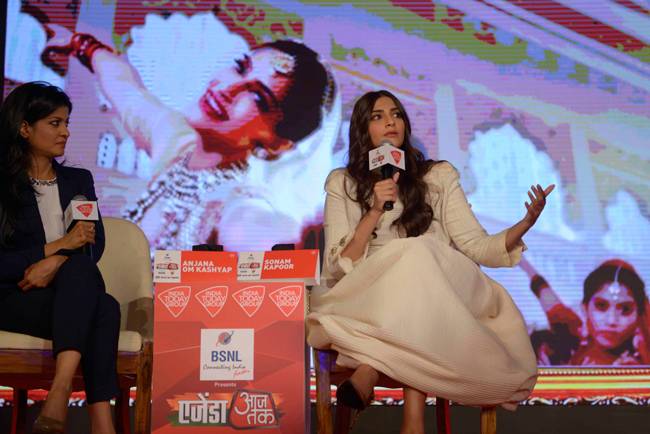 तस्वीरों में देखें एजेंडा आजतक 2015 का पहला दिन