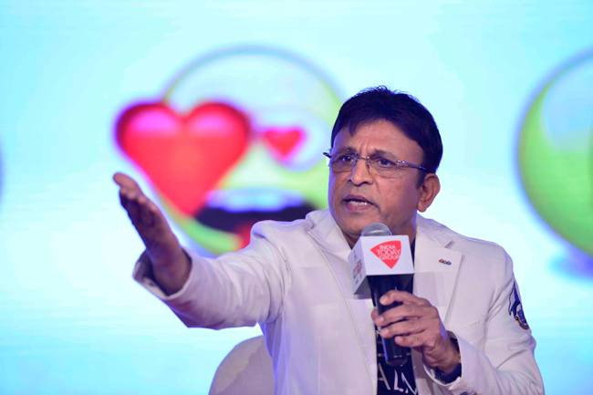 ‎Agenda15‬: शायरी और स्माइली पर मुनव्वर राना, कुमार विश्वास, अन्नू कपूर और अमीश त्रिपाठी की जुगलबंदी