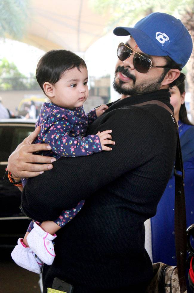 Celeb Spotting: रिकॉर्डिंग स्टूडियो में दीपिका, एयरपोर्ट पर जरीन के जलवे