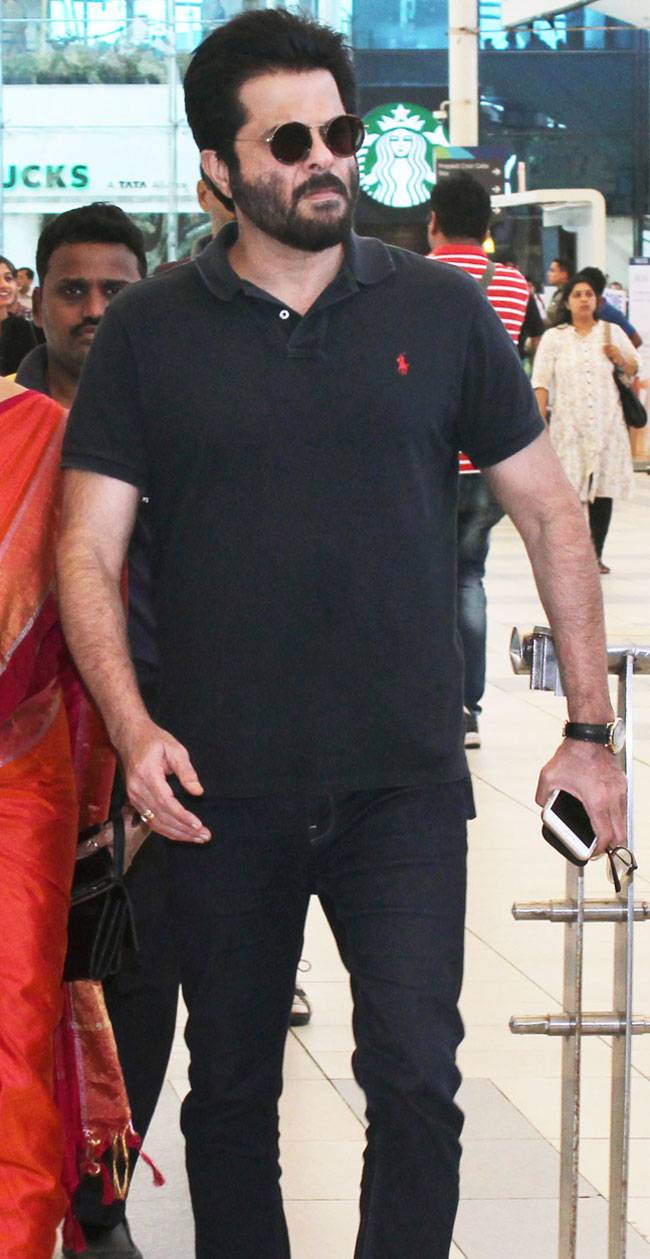 Celeb Spotting: रिकॉर्डिंग स्टूडियो में दीपिका, एयरपोर्ट पर जरीन के जलवे