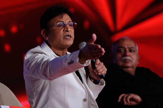 ‎Agenda15‬: शायरी और स्माइली पर मुनव्वर राना, कुमार विश्वास, अन्नू कपूर और अमीश त्रिपाठी की जुगलबंदी