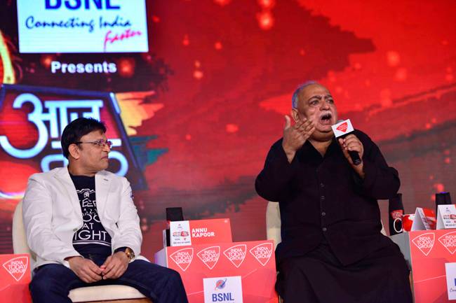 ‎Agenda15‬: शायरी और स्माइली पर मुनव्वर राना, कुमार विश्वास, अन्नू कपूर और अमीश त्रिपाठी की जुगलबंदी