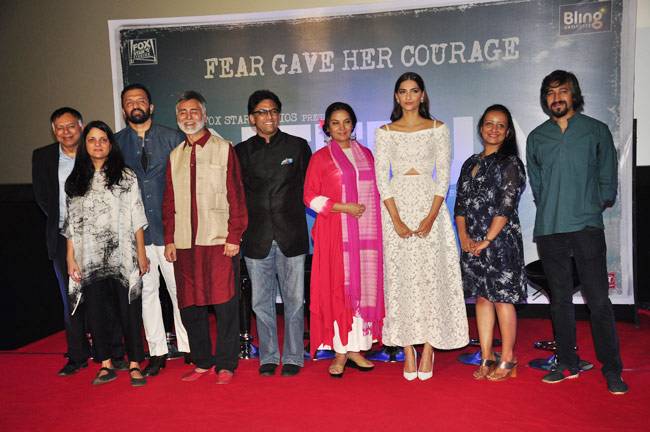 'नीरजा' के ट्रेलर लॉन्च पर भावुक हुईं सोनम