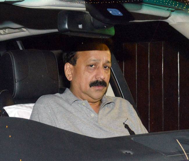 सलमान खान के घर लगा बॉलीवुड सितारों का तांता