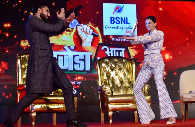 #Agenda15 'मलहारी' गाने पर जमकर थिरके दीपिका और रणवीर